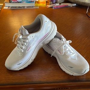 Brooks Ghost 15 White Running Shoes - Size 8